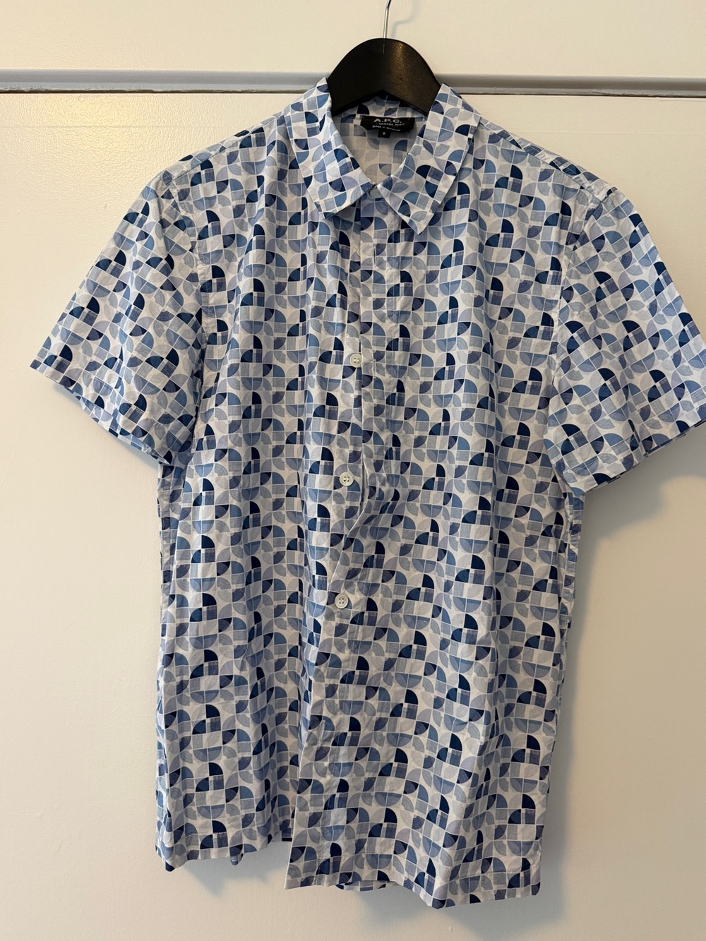 A.P.C. Short-Sleeve Button-Down Shirt in Blue Geometric Print in Men’s Small